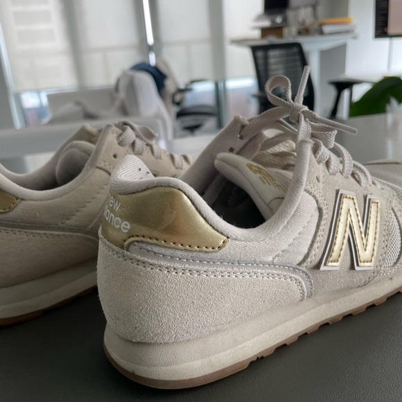 New balance beige sneaker US 7. Wore Once only! - Picture 6 of 7